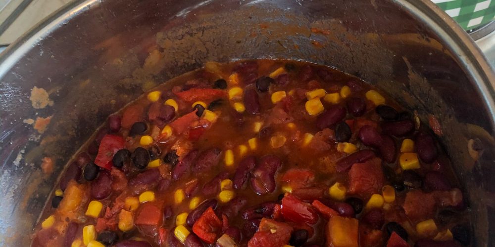 Super Easy Chili & Cornbread Recipe