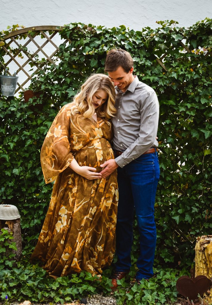 DIY Outdoor Maternity Photos