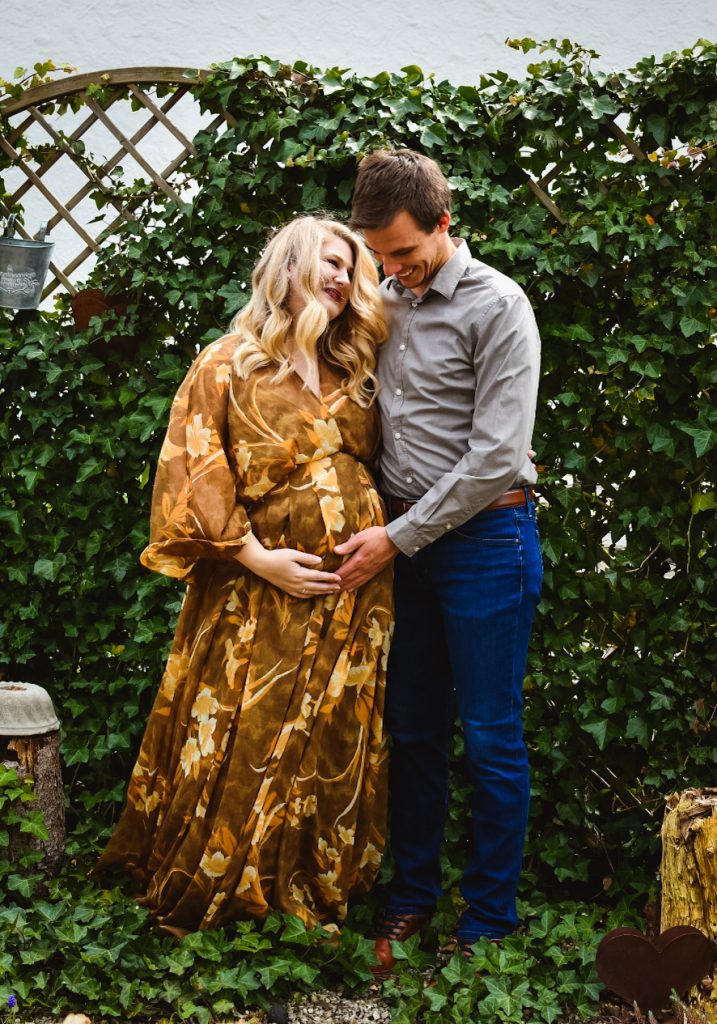 DIY Outdoor Maternity Photos