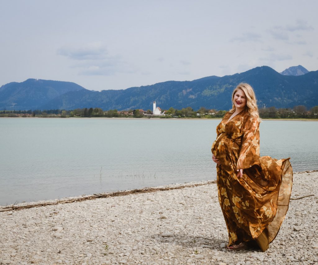 DIY Outdoor Maternity Photos