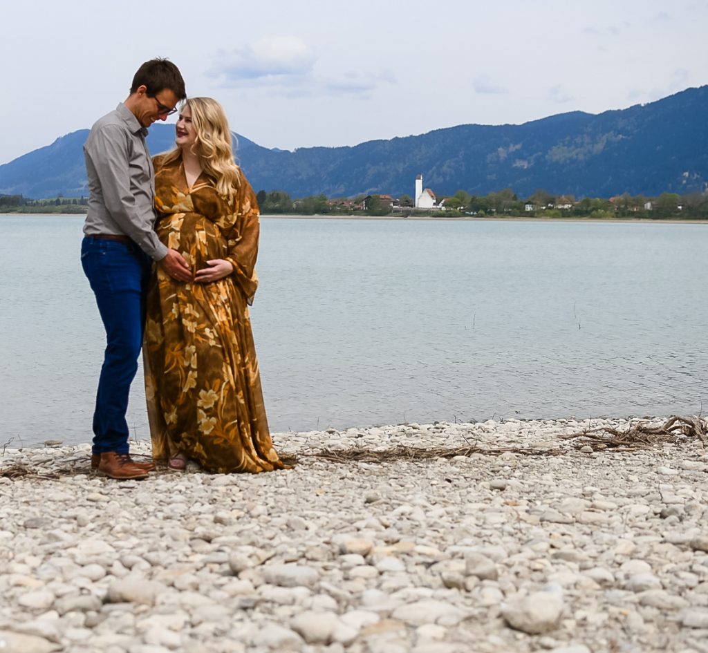 DIY Outdoor Maternity Photos