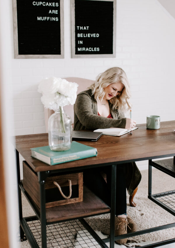 How to Create a Cozy Workspace In Your Home