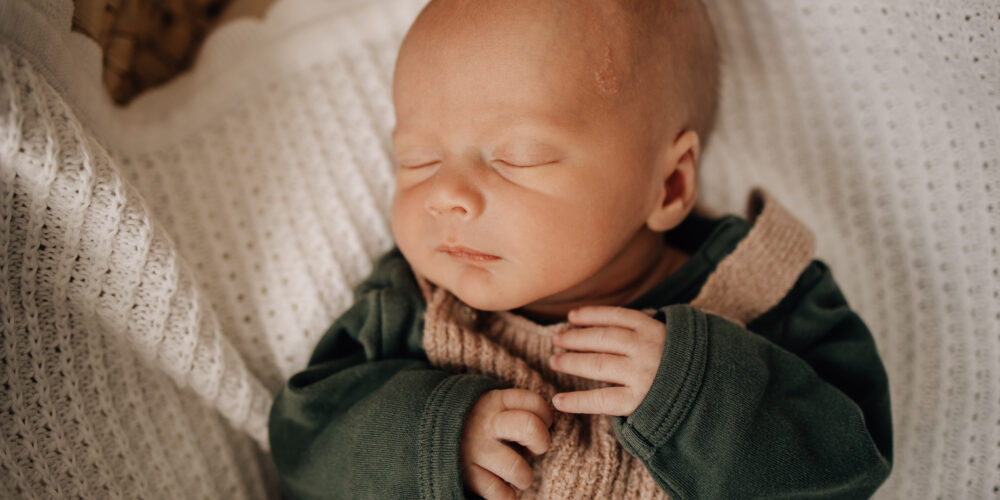 Henri newborn baby picture.