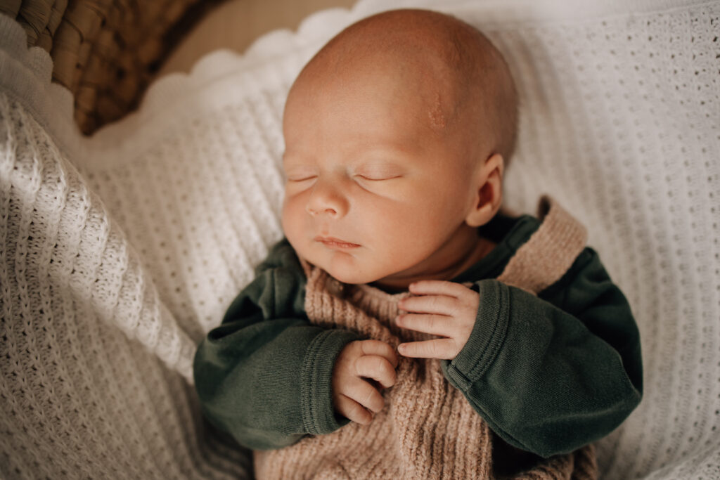 Henri newborn baby picture. 